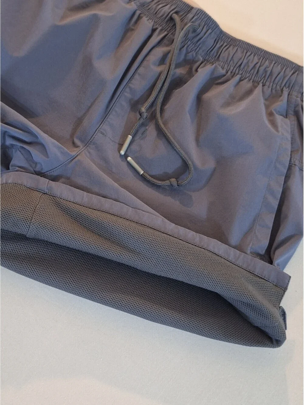 VRST Men’s Woven Dark Gray Nylon 5” Shorts Mesh Lined Size Small